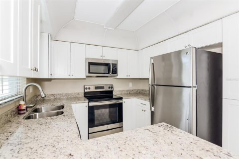 Casa en alquiler en Tarpon Springs, Florida, 3 dormitorios, 147.34 m2 № 1573048 - foto 7