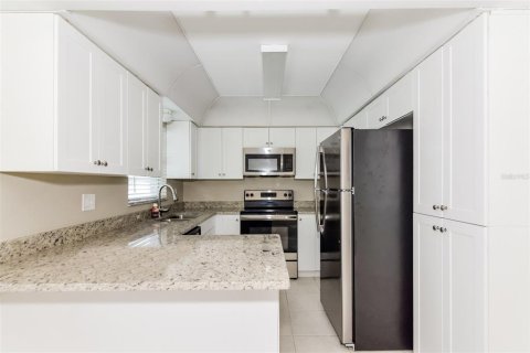 Casa en alquiler en Tarpon Springs, Florida, 3 dormitorios, 147.34 m2 № 1573048 - foto 6
