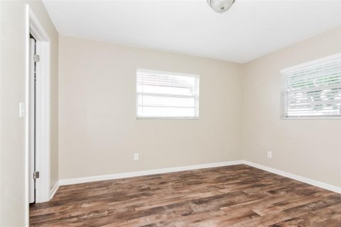 Casa en alquiler en Tarpon Springs, Florida, 3 dormitorios, 147.34 m2 № 1573048 - foto 12