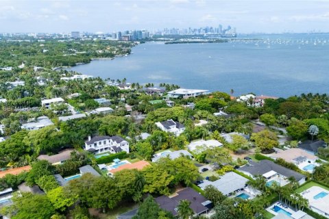 House in Coral Gables, Florida 3 bedrooms, 151.9 sq.m. № 2058994 - photo 27