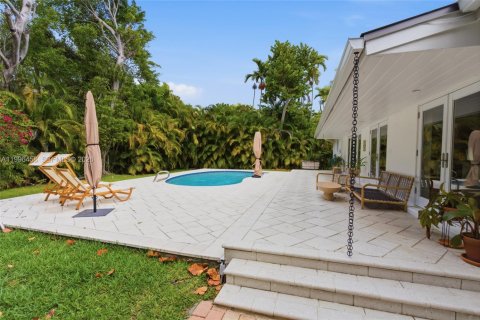 House in Coral Gables, Florida 3 bedrooms, 151.9 sq.m. № 2058994 - photo 21