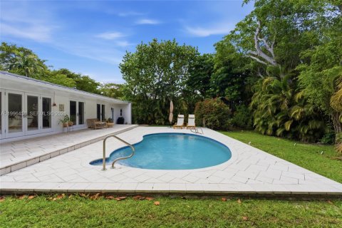 House in Coral Gables, Florida 3 bedrooms, 151.9 sq.m. № 2058994 - photo 17