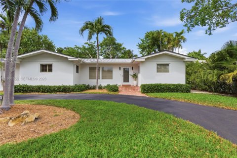 House in Coral Gables, Florida 3 bedrooms, 151.9 sq.m. № 2058994 - photo 6