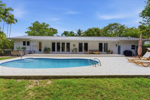 House in Coral Gables, Florida 3 bedrooms, 151.9 sq.m. № 2058994 - photo 19