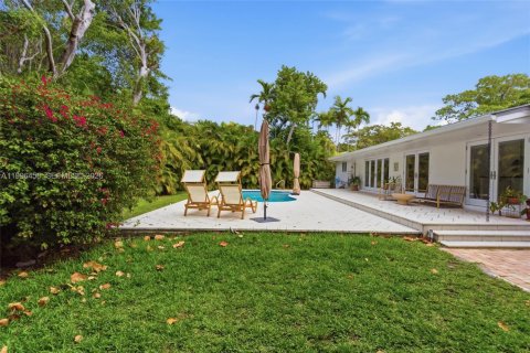 House in Coral Gables, Florida 3 bedrooms, 151.9 sq.m. № 2058994 - photo 20