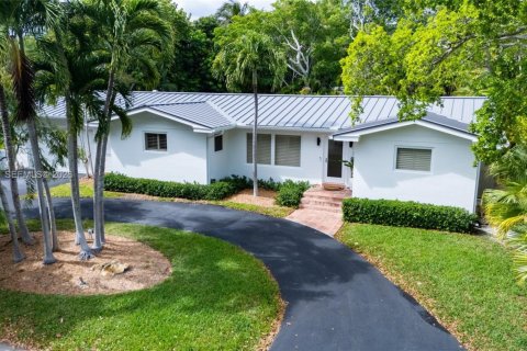House in Coral Gables, Florida 3 bedrooms, 151.9 sq.m. № 2058994 - photo 3