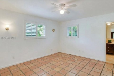 House in Coral Gables, Florida 3 bedrooms, 151.9 sq.m. № 2058994 - photo 14