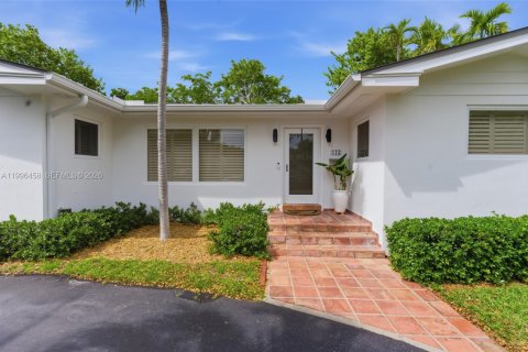 House in Coral Gables, Florida 3 bedrooms, 151.9 sq.m. № 2058994 - photo 7