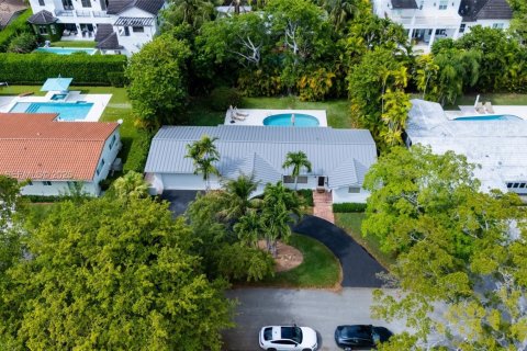 House in Coral Gables, Florida 3 bedrooms, 151.9 sq.m. № 2058994 - photo 25