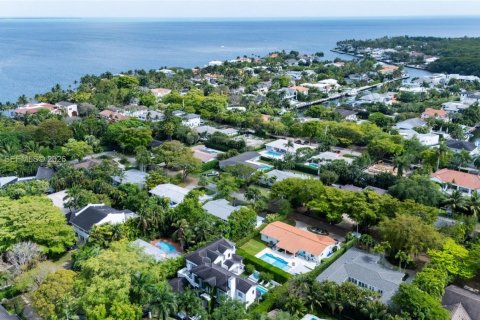 House in Coral Gables, Florida 3 bedrooms, 151.9 sq.m. № 2058994 - photo 26