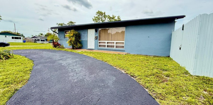Casa en Hollywood, Florida 4 dormitorios, 142.7 m2 № 1830714
