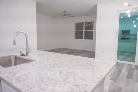 Casa en alquiler en Citrus Springs, Florida, 4 dormitorios, 171.5 m2 № 1917297 - foto 3