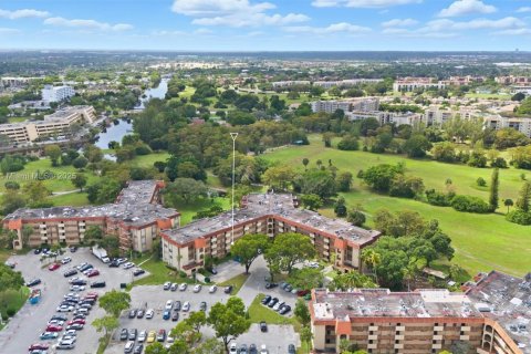 Condo in Lauderhill, Florida, 2 bedrooms  № 1954157 - photo 3