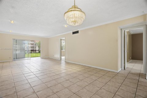 Condo in Lauderhill, Florida, 2 bedrooms  № 1954157 - photo 10