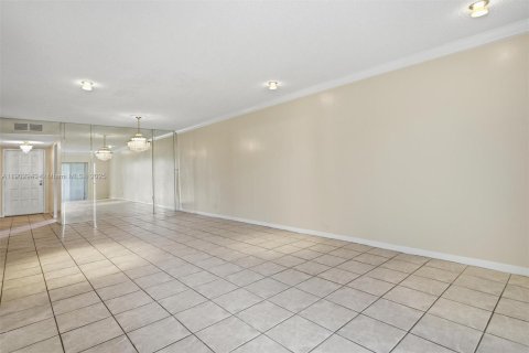 Condo in Lauderhill, Florida, 2 bedrooms  № 1954157 - photo 23