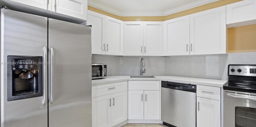 Condo in Lauderhill, Florida, 2 bedrooms  № 1954157