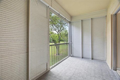 Condo in Lauderhill, Florida, 2 bedrooms  № 1954157 - photo 12