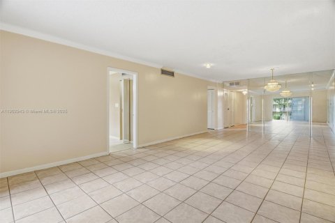 Condo in Lauderhill, Florida, 2 bedrooms  № 1954157 - photo 22
