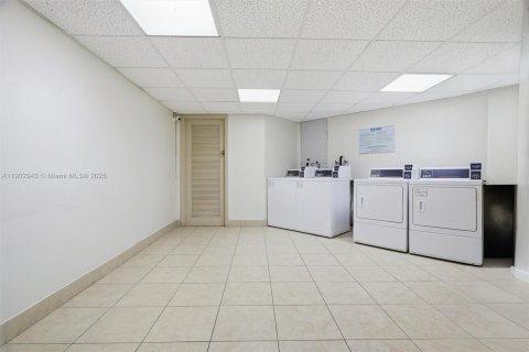 Condo in Lauderhill, Florida, 2 bedrooms  № 1954157 - photo 26