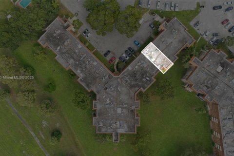 Condo in Lauderhill, Florida, 2 bedrooms  № 1954157 - photo 2