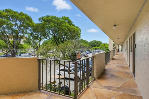 Condo in Lauderhill, Florida, 2 bedrooms  № 1954157 - photo 7