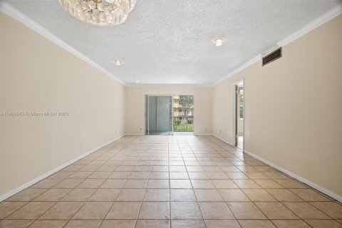 Condo in Lauderhill, Florida, 2 bedrooms  № 1954157 - photo 9