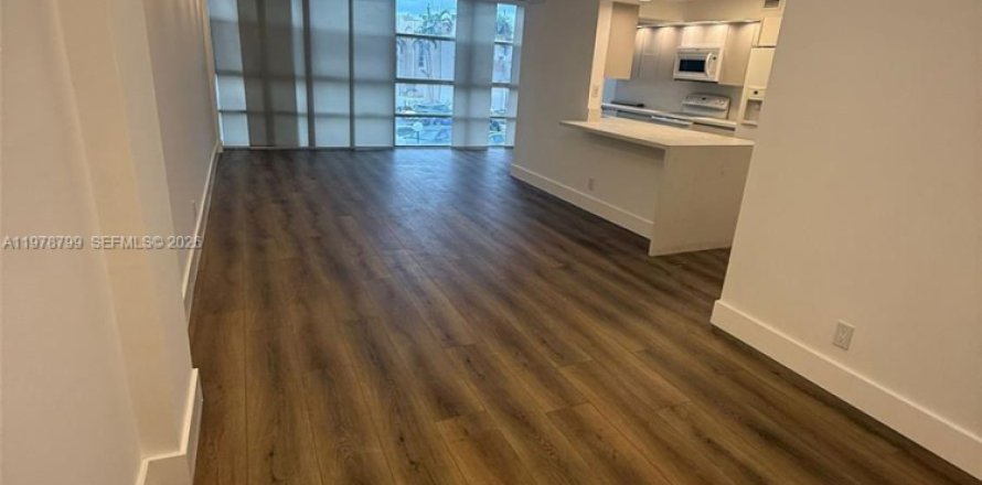 Condo à Hallandale Beach, Floride, 2 chambres  № 2044538
