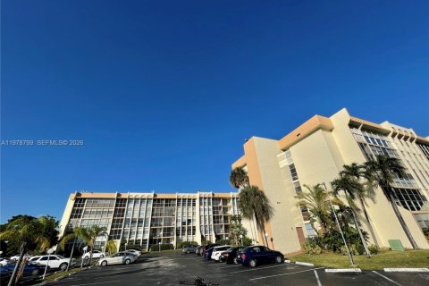 Copropriété à louer à Hallandale Beach, Floride: 2 chambres, 94.76 m2 № 2044538 - photo 27
