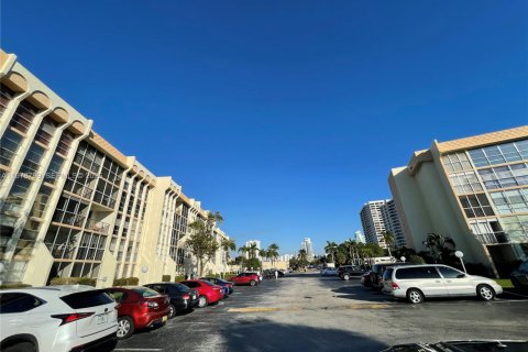 Copropriété à louer à Hallandale Beach, Floride: 2 chambres, 94.76 m2 № 2044538 - photo 30