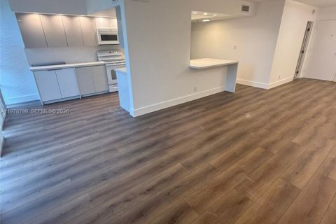 Copropriété à louer à Hallandale Beach, Floride: 2 chambres, 94.76 m2 № 2044538 - photo 2