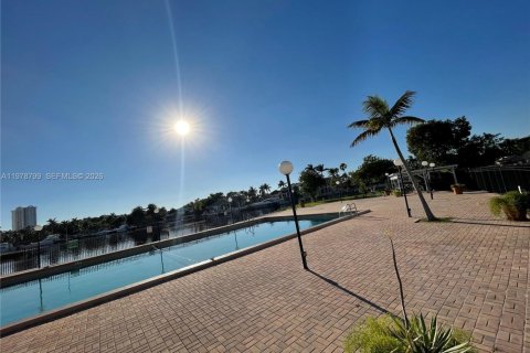 Copropriété à louer à Hallandale Beach, Floride: 2 chambres, 94.76 m2 № 2044538 - photo 25