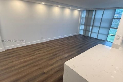 Copropriété à louer à Hallandale Beach, Floride: 2 chambres, 94.76 m2 № 2044538 - photo 12