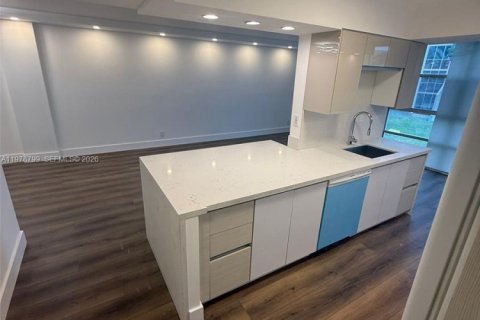 Copropriété à louer à Hallandale Beach, Floride: 2 chambres, 94.76 m2 № 2044538 - photo 4