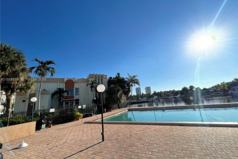 Copropriété à louer à Hallandale Beach, Floride: 2 chambres, 94.76 m2 № 2044538 - photo 24