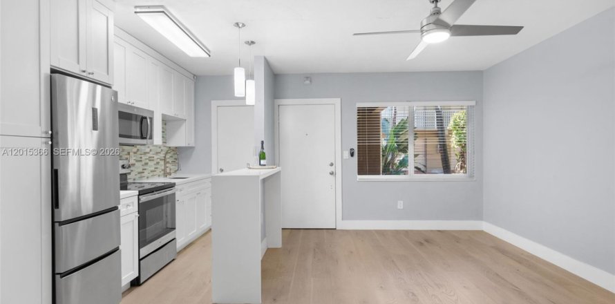 Condo à South Miami, Floride, 1 chambre  № 2171360