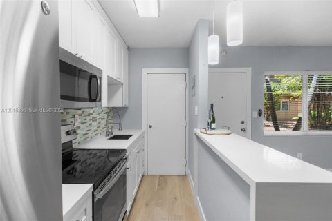 Copropriété à louer à South Miami, Floride: 1 chambre, 47.38 m2 № 2171360 - photo 2