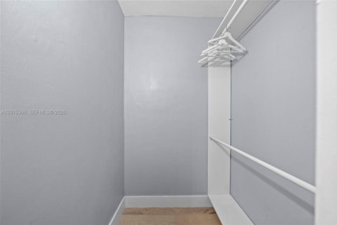 Copropriété à louer à South Miami, Floride: 1 chambre, 47.38 m2 № 2171360 - photo 8