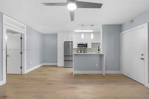 Copropriété à louer à South Miami, Floride: 1 chambre, 47.38 m2 № 2171360 - photo 4
