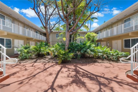 Copropriété à louer à South Miami, Floride: 1 chambre, 47.38 m2 № 2171360 - photo 13
