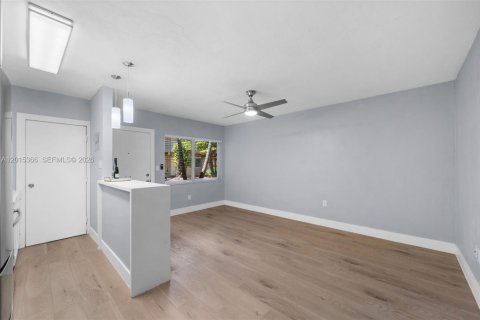 Copropriété à louer à South Miami, Floride: 1 chambre, 47.38 m2 № 2171360 - photo 11