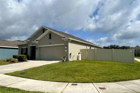 Villa ou maison à vendre à Kissimmee, Floride: 4 chambres, 171.22 m2 № 2148083 - photo 2