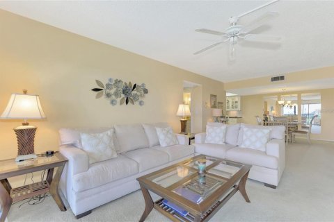 Condo in Bradenton, Florida, 2 bedrooms  № 2196906 - photo 7