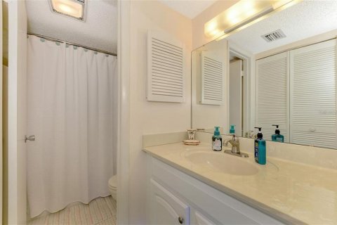 Condo in Bradenton, Florida, 2 bedrooms  № 2196906 - photo 15
