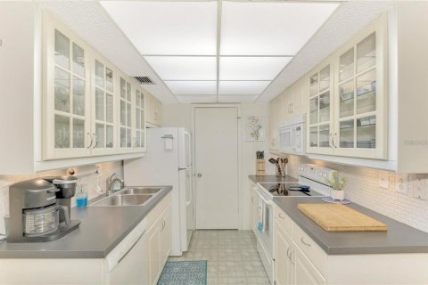 Condo in Bradenton, Florida, 2 bedrooms  № 2196906 - photo 5