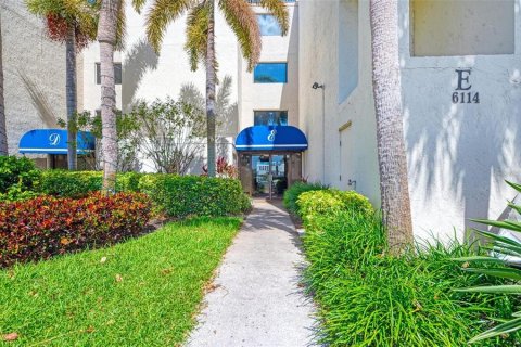 Condo in Bradenton, Florida, 2 bedrooms  № 2196906