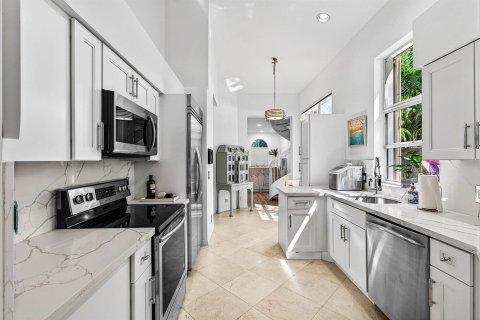 House in Boca Raton, Florida 3 bedrooms, 225.38 sq.m. № 2146434 - photo 8