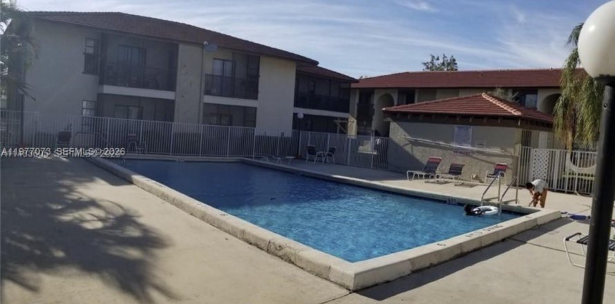 Condo à Coral Springs, Floride, 2 chambres  № 2041548