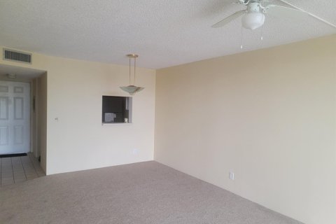 Condominio en venta en Lauderhill, Florida, 1 dormitorio, 60.67 m2 № 2188056 - foto 5
