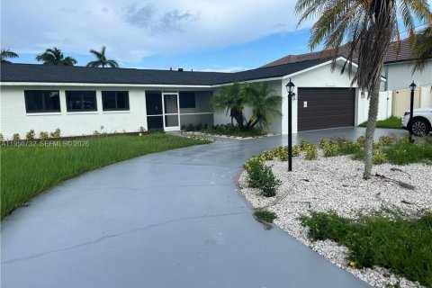 House in Cape Coral, Florida 3 bedrooms, 186.64 sq.m. № 2089273
