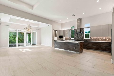 House in Bradenton, Florida 3 bedrooms, 379.13 sq.m. № 2290490 - photo 13